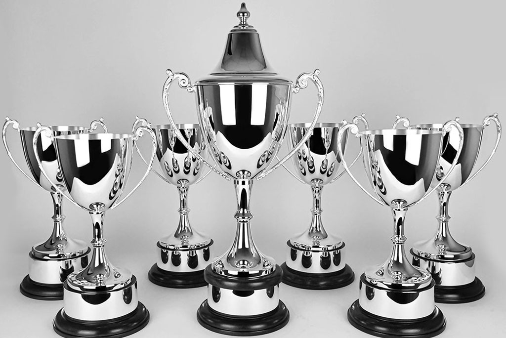 >Presentations Cups & Awards